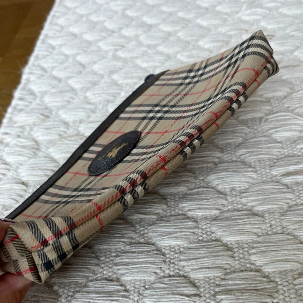 Burberrys Vintage Beige and Red Check Toiletry Cosmetic Bag - Picture 8 of 9